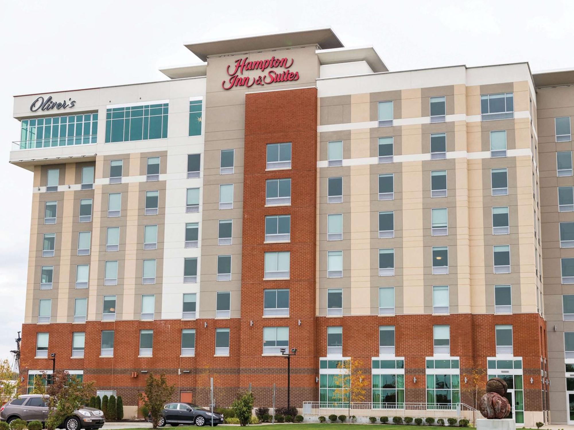 Hampton Inn & Suites Erie Bayfront Exterior photo